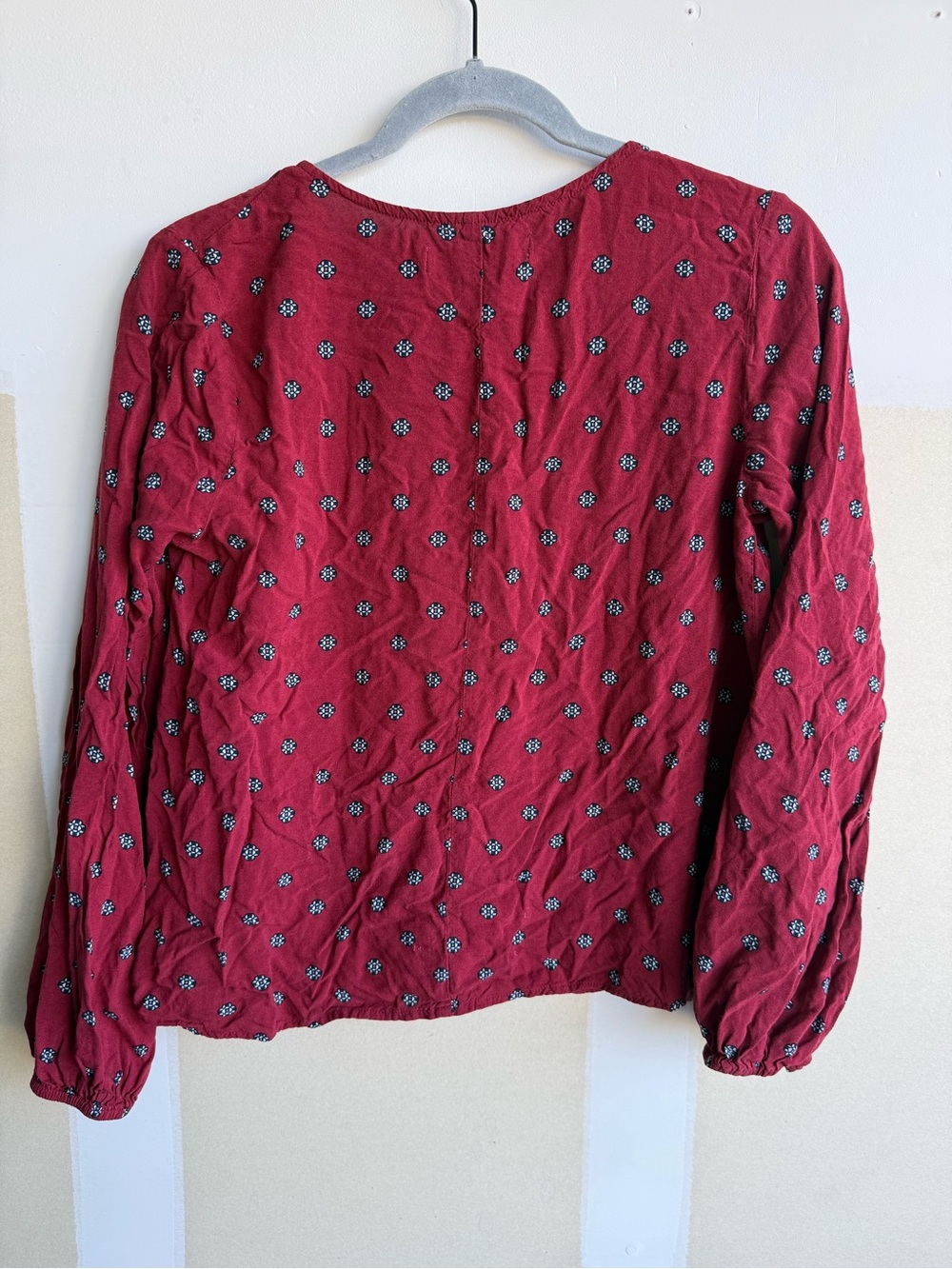 Abercrombie & Fitch Red V-Neck Long Sleeve Floral Dot Blouse - Picture 3 of 3